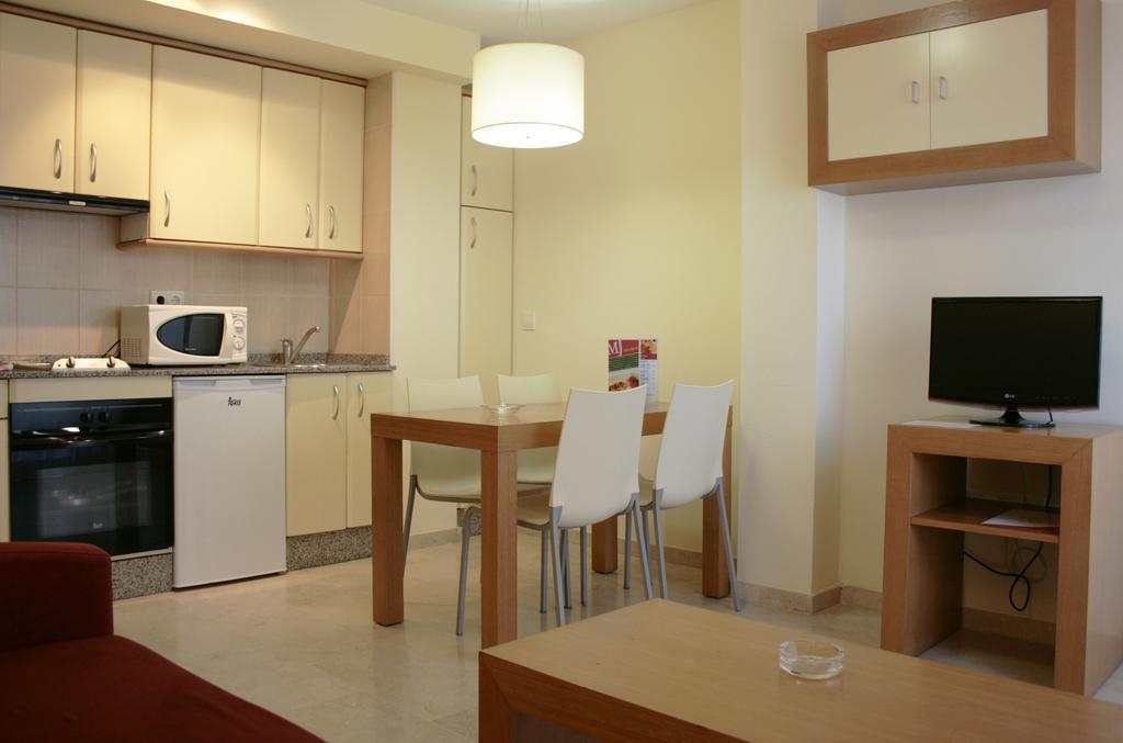 Aparthotel Milord'S Suites Бенидорм Екстериор снимка