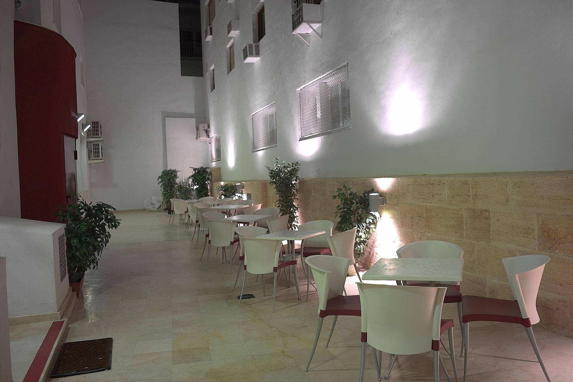 Aparthotel Milord'S Suites Бенидорм Екстериор снимка