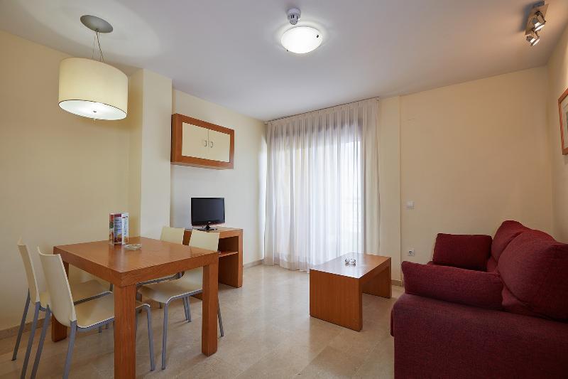 Aparthotel Milord'S Suites Бенидорм Екстериор снимка